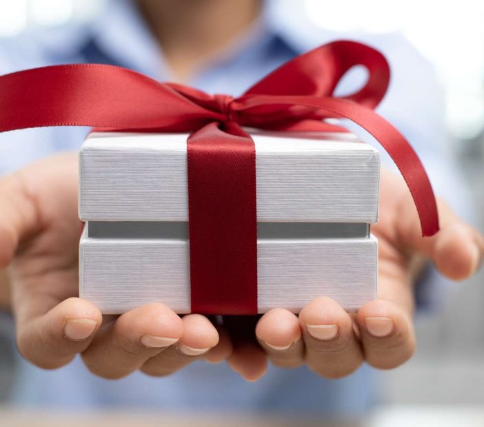 איך בוחרים חנות מקוונת למתנות מותאמות אישית